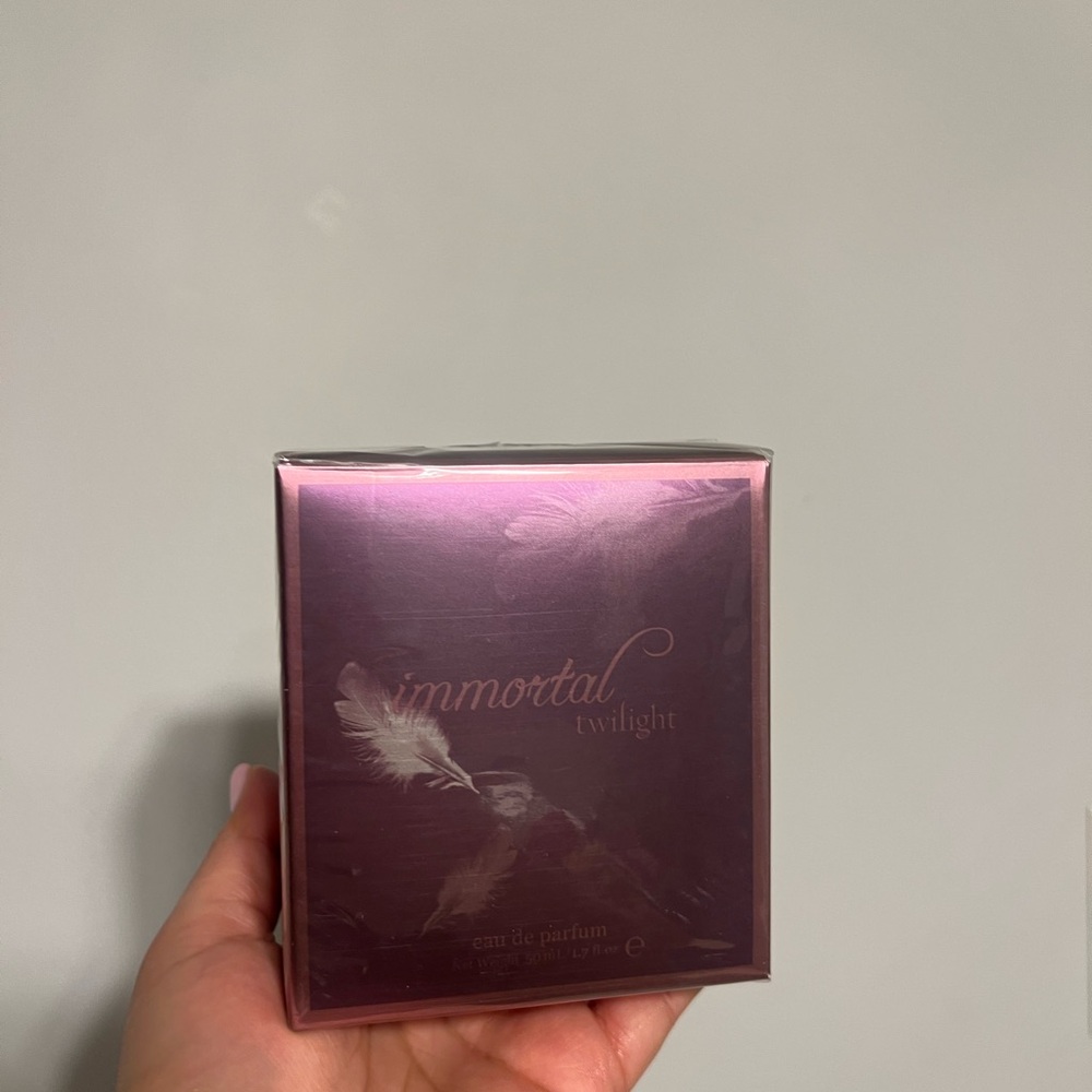 Immortal Twilight Eau de Parfum - Purple Box